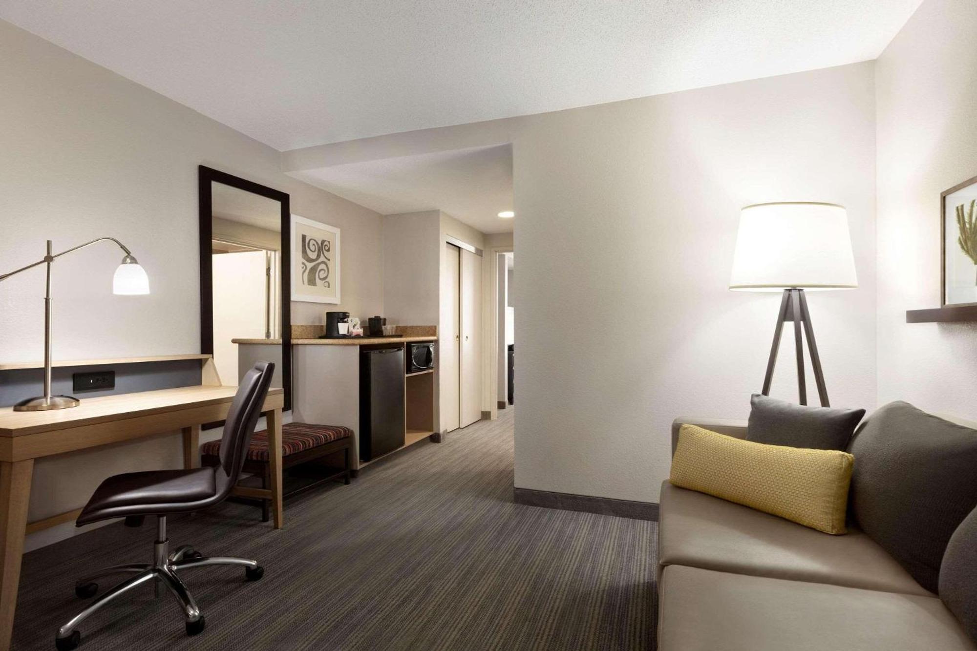Country Inn & Suites By Radisson, Washington, Dc East - Capitol Heights, Md Exteriör bild